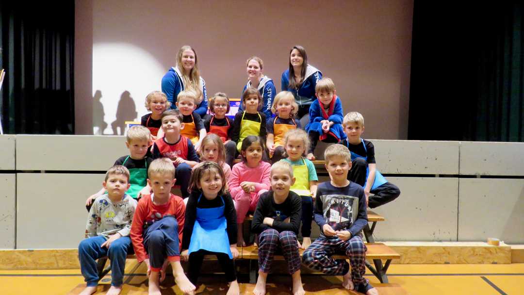 Grosses Kinderturnen